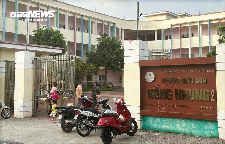 Khởi tố nữ nhân viên đưa đón bỏ quên bé trai 5 tuổi trên ô tô dẫn đến tử vong