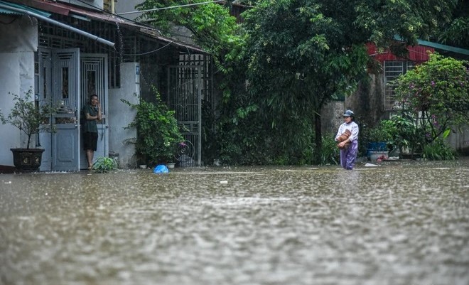 Lũ lớn nhất 30 năm qua ở Hà Giang, người dân thất thần nhìn biển nước
