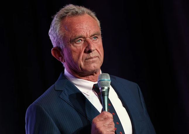 Ông Trump chọn ông Robert F. Kennedy Jr. làm bộ trưởng y tế, tiếp tục gây tranh cãi