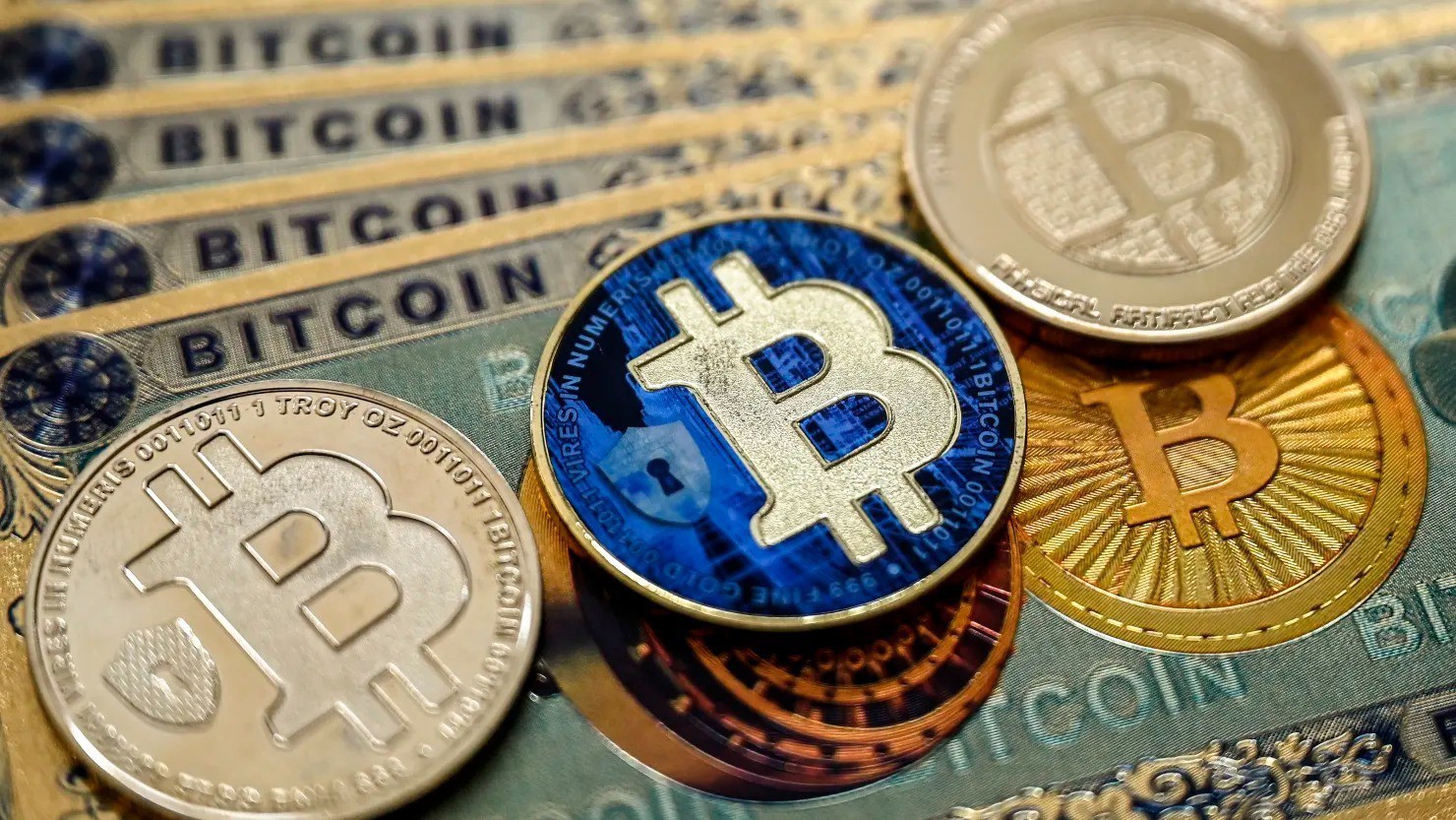 Giá Bitcoin bùng nổ, tiếp tục phá đỉnh lịch sử