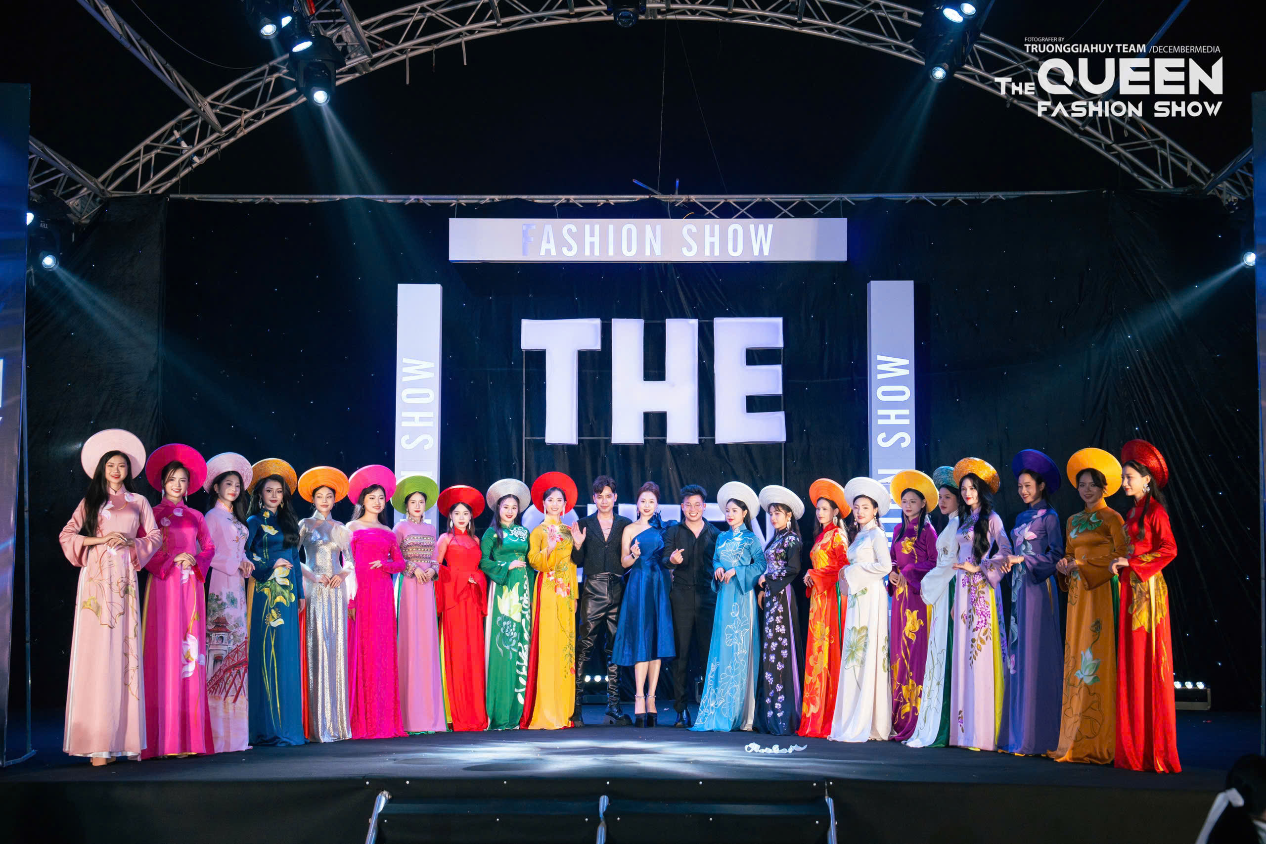 CÁC THÍ SINH HOA KHÔI SIÊU QUỐC GIA VIỆT NAM TOẢ SÁNG TRONG PHẦN THI “NGƯỜI ĐẸP THỜI TRANG” - THE QUEEN FASHION SHOW.