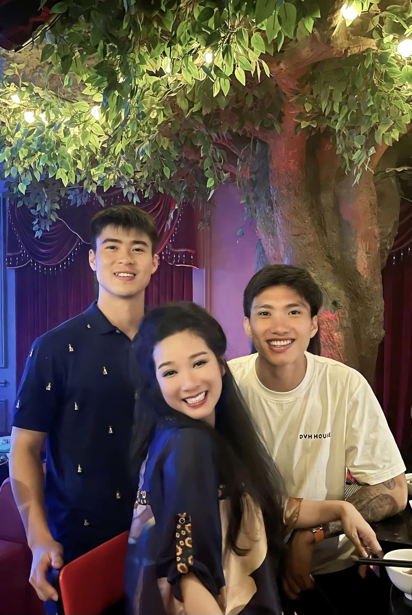 Cuộc hội ngộ thú vị của Thanh Thanh Hiền bên Đoàn Văn Hậu, Duy Mạnh